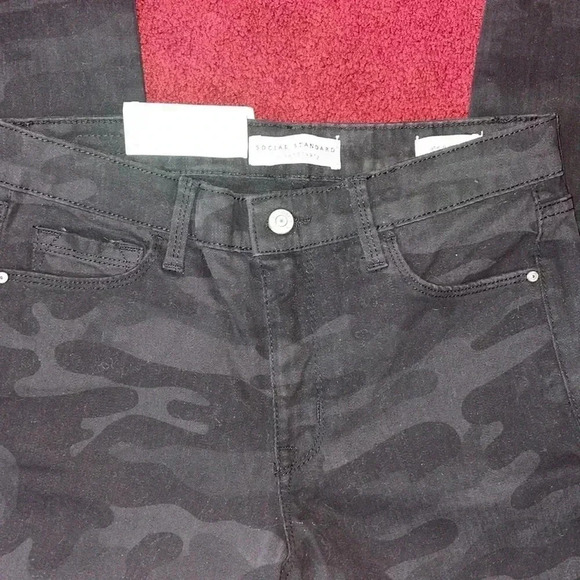 Social Standard jeans - Picture 3 of 5